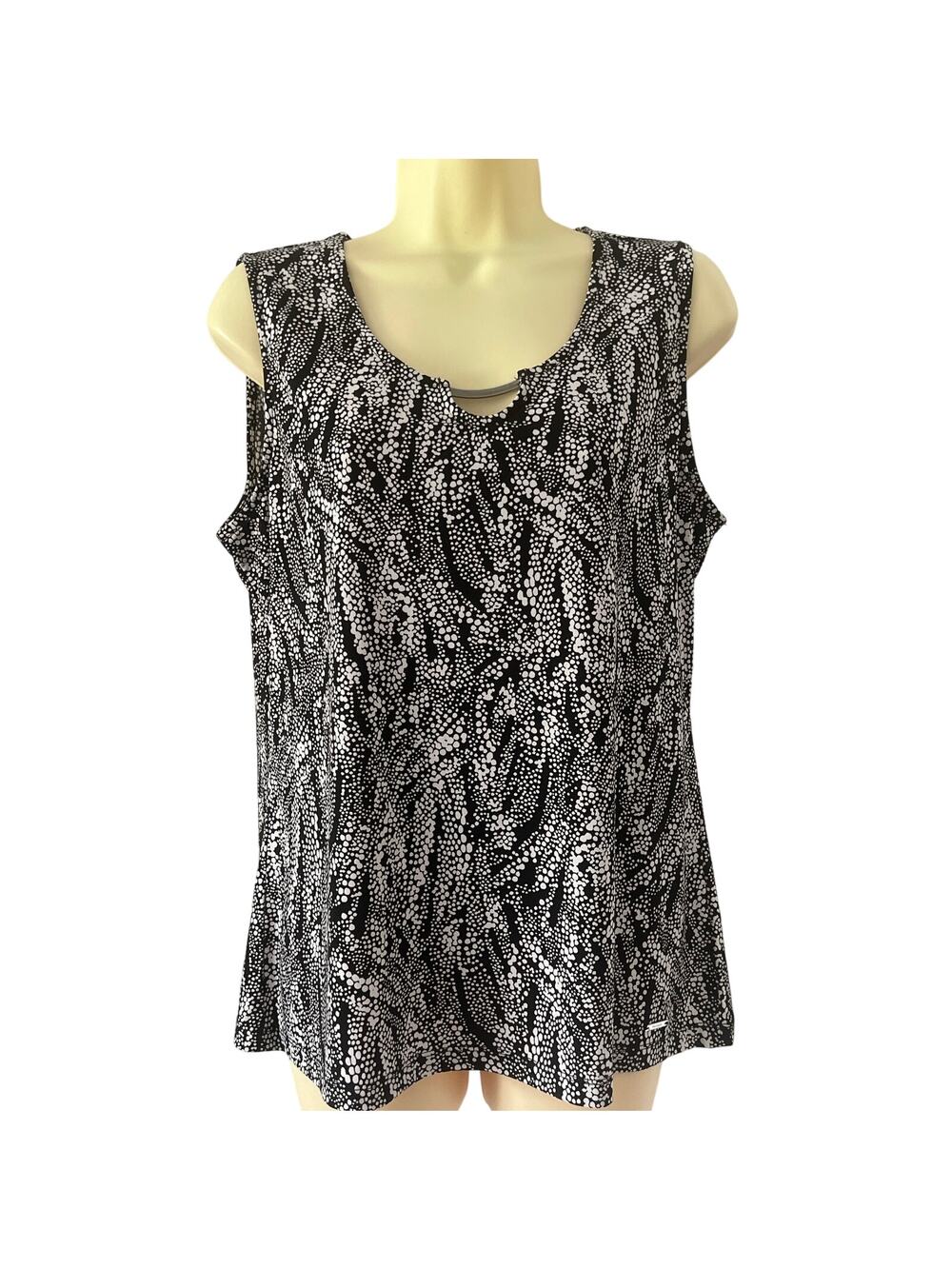 Tahari Black and White Print Slinky Knit Top Blouse Woman Size Large Career